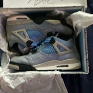 Jordan 4 unc kinda dirty jus need to be cleaned